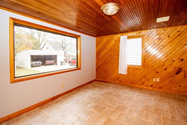 Building Photo - 20040 Bonnie Bank Blvd