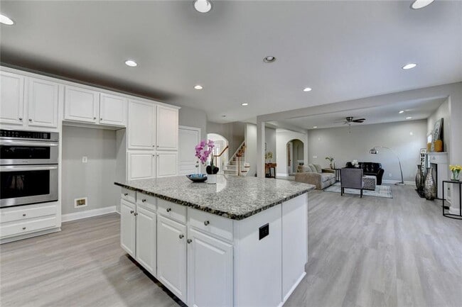 Building Photo - 4805 Shelbourne Dr