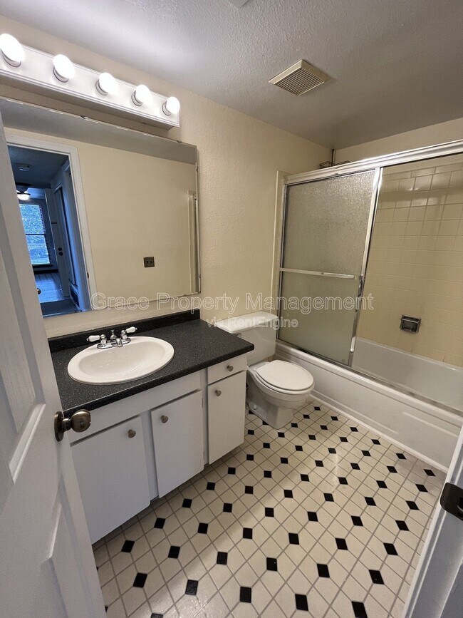 Building Photo - 9817 E Peakview Ave