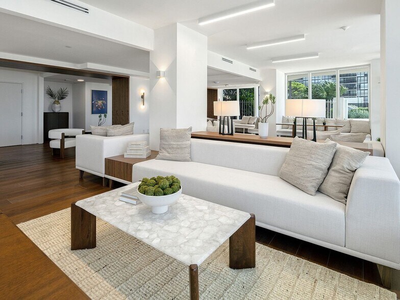 Building Photo - 555 NE 34th St