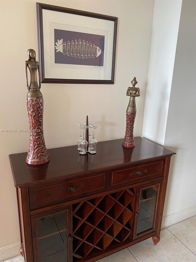 Building Photo - 2425 SW 27th Ave