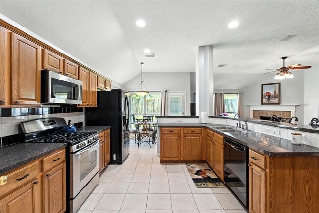 Building Photo - 16626 Bluefin St