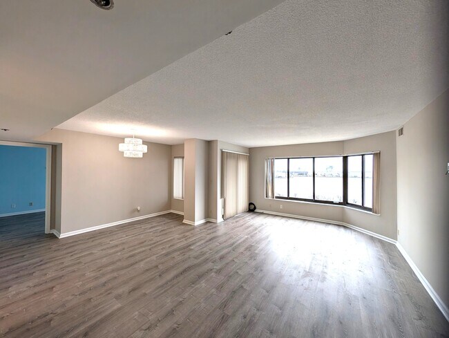 Building Photo - 7505 River Rd