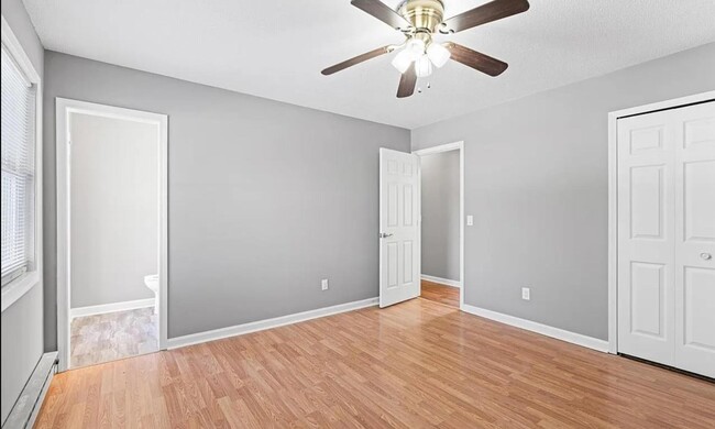 Building Photo - 1045 Greenway Dr