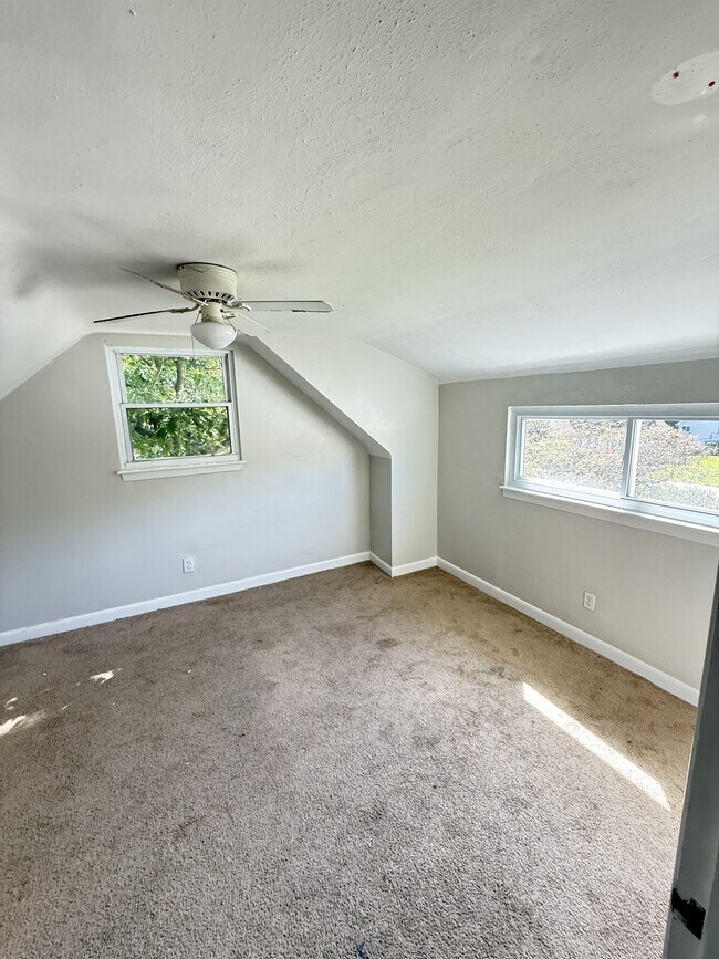 Building Photo - 1049 Towanda Rd