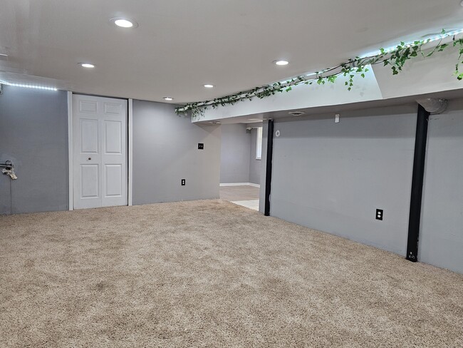 Building Photo - 11 Brookfield Dr