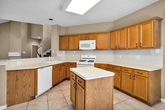Building Photo - 20931 Deauville Dr