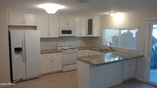 Building Photo - 4030 E Windrose Dr