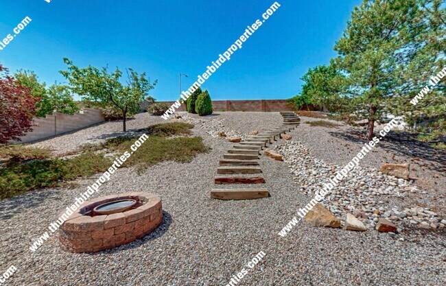 Building Photo - 5 bedroom home in Los Milagros