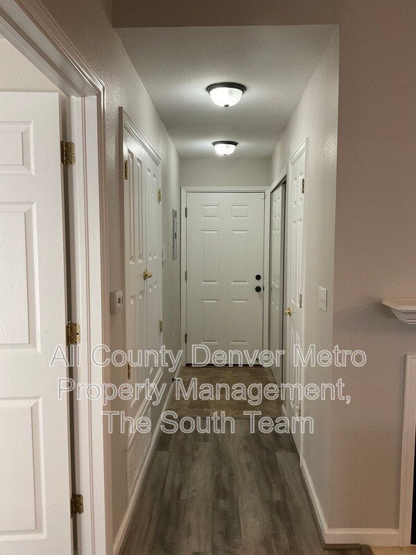 Building Photo - 3235 S Walden Ct