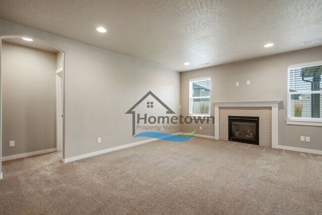 Building Photo - 3 Bedroom 2 Bath Home with 2-Car Attached ...