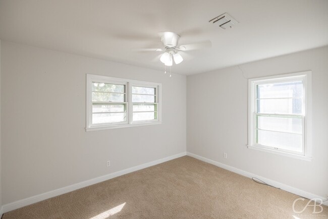 Building Photo - 872 Forrest Ave