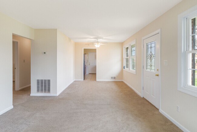 Building Photo - CITY OF FREDERICKSBURG 3 BEDROOM HOME FOR RENT