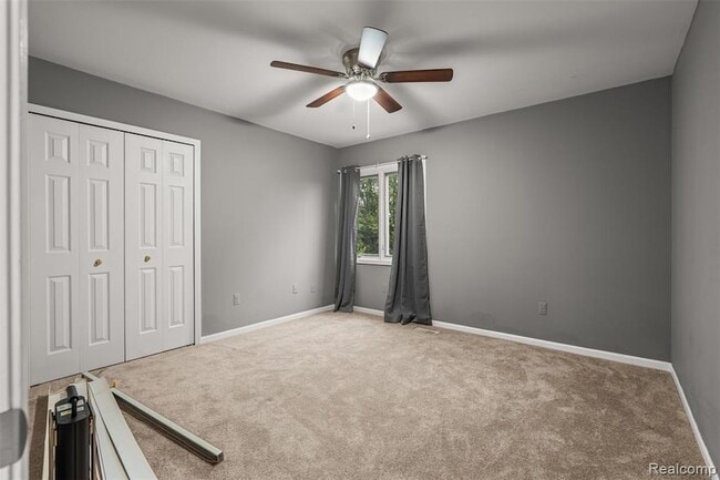 Building Photo - 23931 Pointe Dr