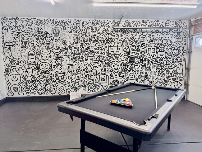 Building Photo - Freshly Renovated Home With Man Cave In Trenton OH