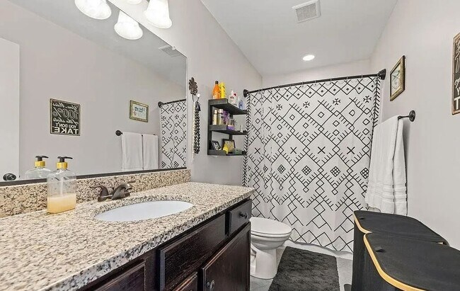 Building Photo - 3 Bedroom Townhome in Cornerstone