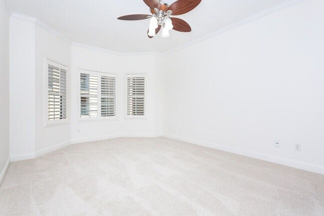 Building Photo - Corner condo in the highly desirable River Colony community!