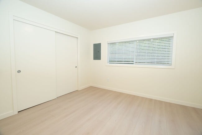 Building Photo - Newly Renovated 1 Bedroom in the Heart of Irvington!