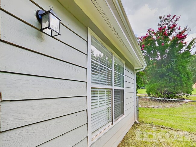 Building Photo - 1124 Whisper Wind Dr