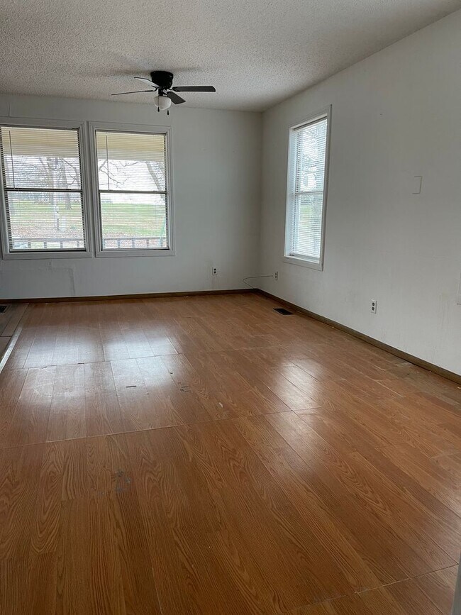 Building Photo - 2 Bed 1 bath - Cassville MO