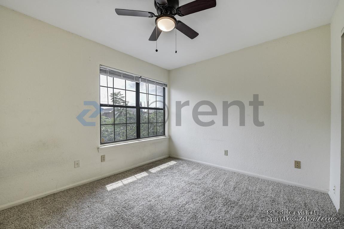 Building Photo - 1929 Pinecrest Dr