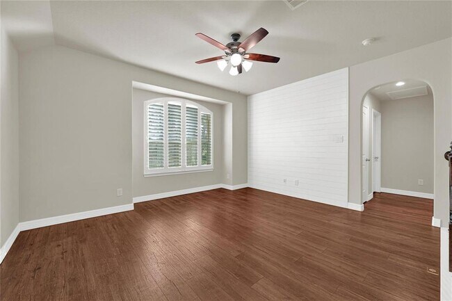 Building Photo - 3310 Pine Chase Dr