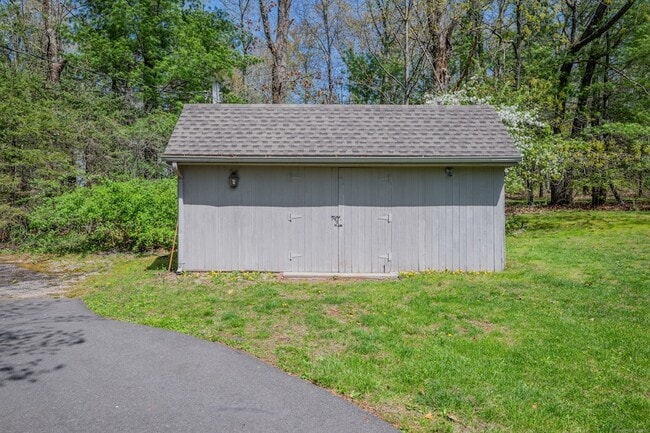 Building Photo - 23 Vine Hill Rd