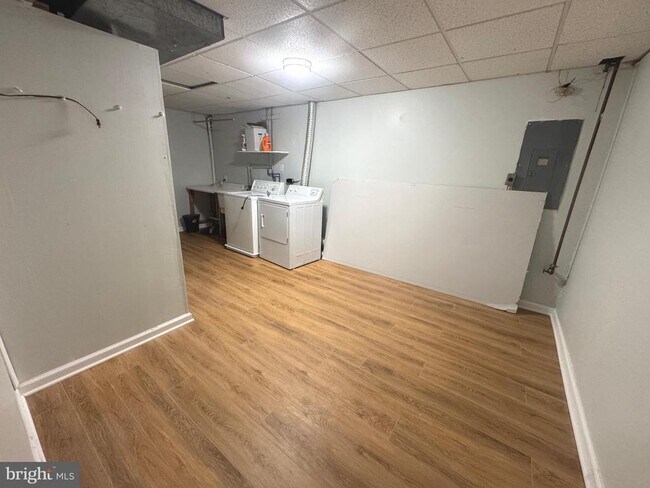 Building Photo - 4826 Grand Bend Dr