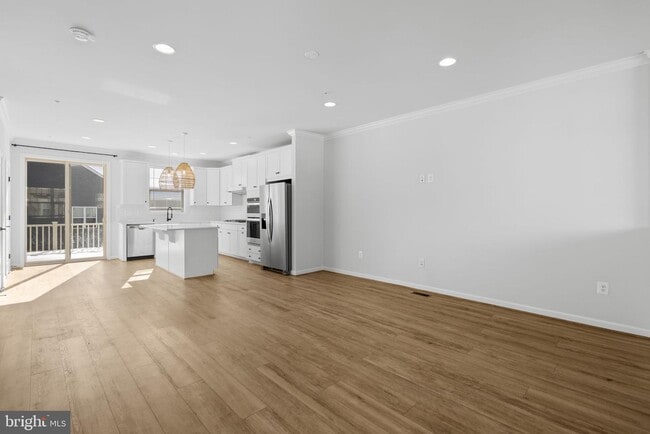 Building Photo - 257 Redpoll Alley