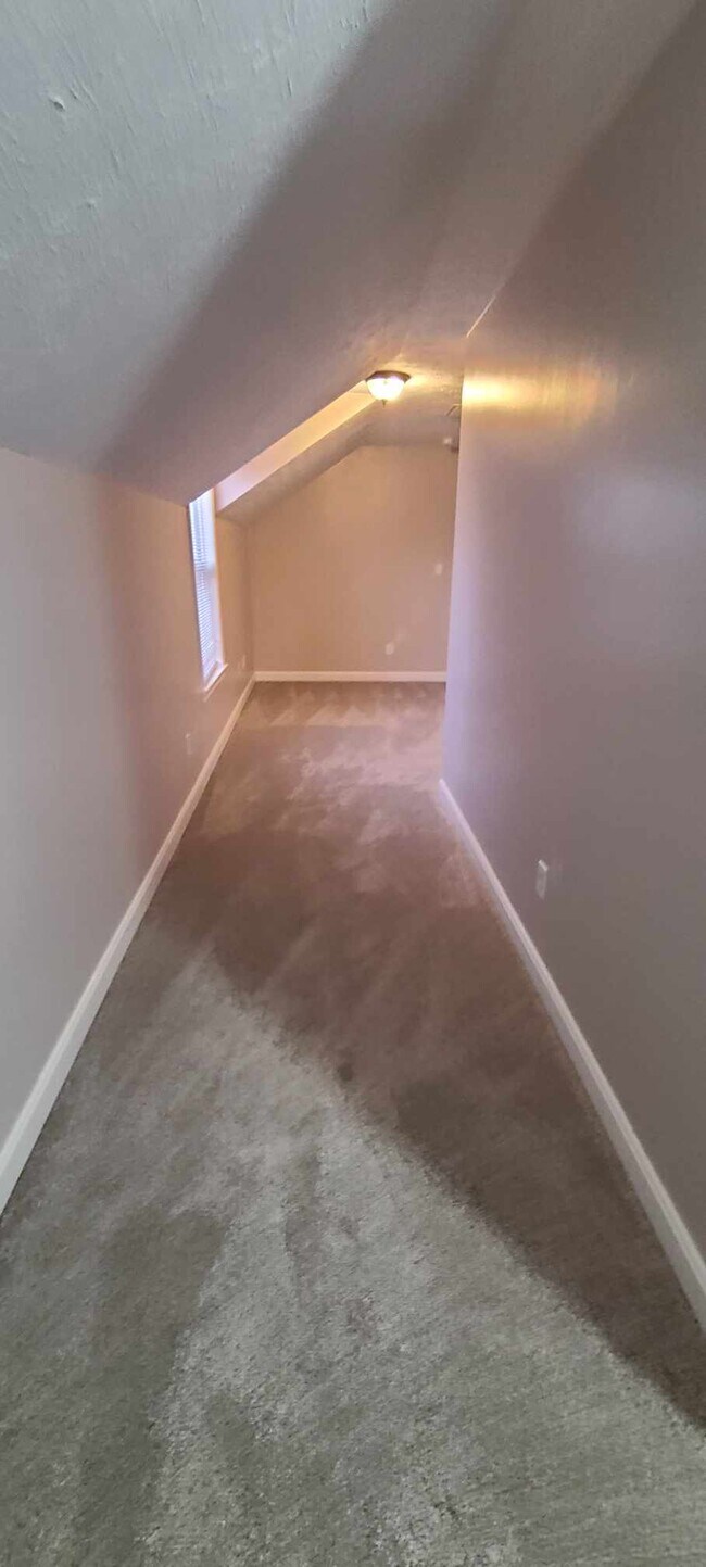 Building Photo - 549 N Belmont Ave