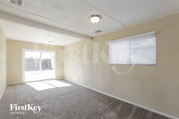 Building Photo - 2929 W Rancho Dr