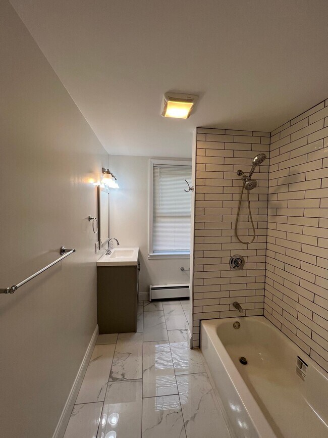 Building Photo - 757 Manton Ave