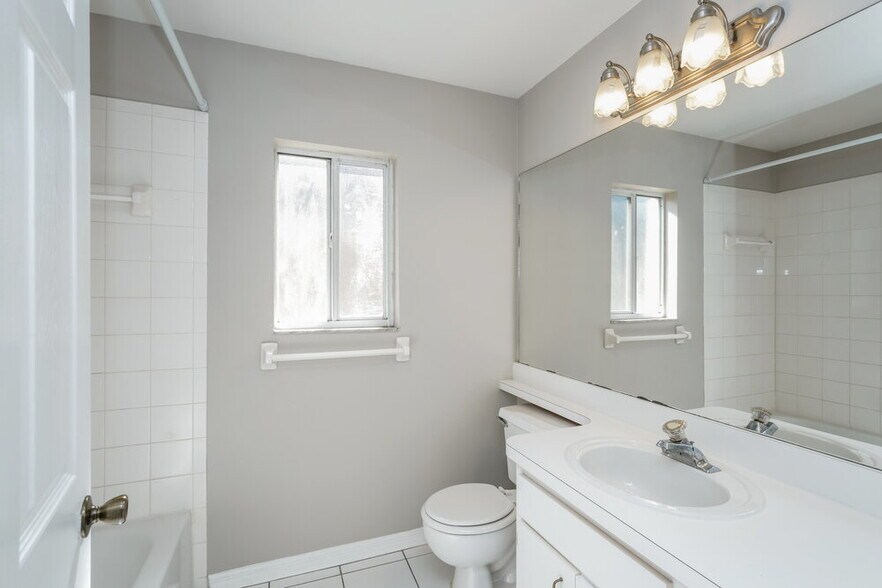 Building Photo - 28454 Meadowrush Way