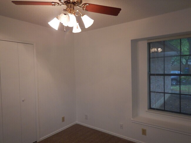 Building Photo - 5906 Spring Crossing