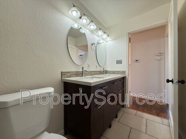 Building Photo - 221 N Lincoln Ave