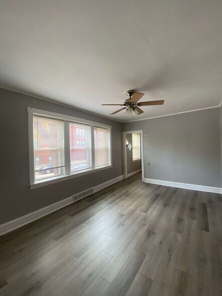 Building Photo - 3035 W Addison St