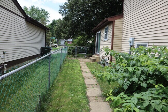 Building Photo - 7344 San Bonita Dr