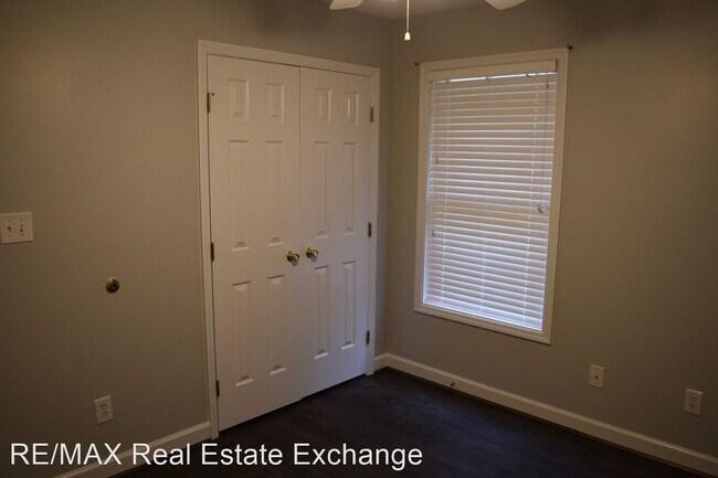 Building Photo - 1000-1008 Pinecrest Dr