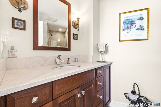 Building Photo - 5 Middle Beach Rd