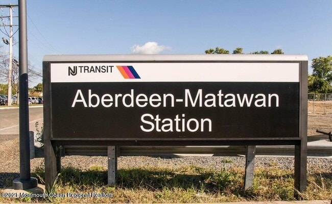 Building Photo - 8 Ravine Dr