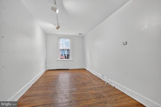 Building Photo - 258 S 9th St