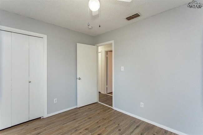 Building Photo - 5238 Kingston Dr