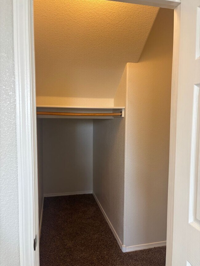 Building Photo - Available NOW!!! Beautiful 3 Bedroom Home ...