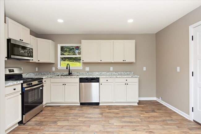 Building Photo - 309 Rickenbacker Dr