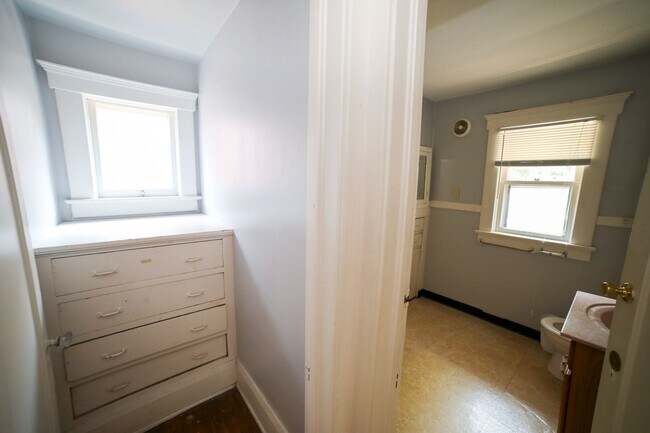 Building Photo - 504 Catherine St