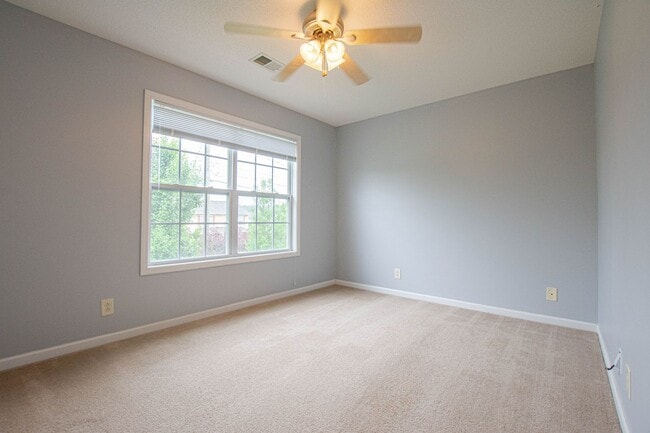 Building Photo - Pet Friendly Three Bedroom!