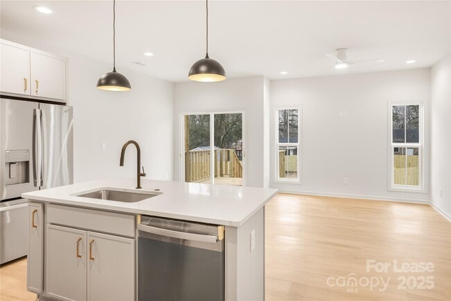 Building Photo - 2718 Mayfair Ave