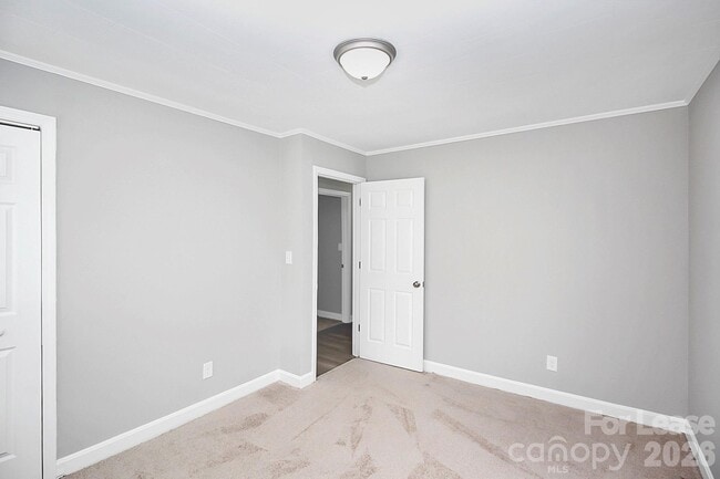 Building Photo - 1017 McLain Rd