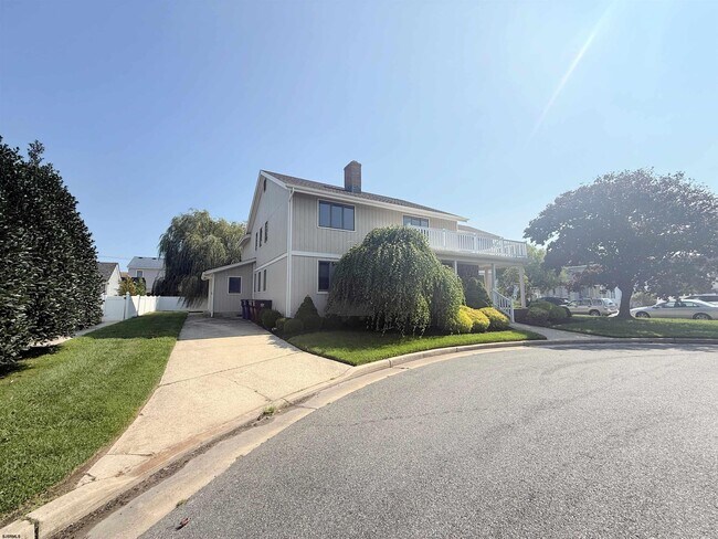 Building Photo - 303 Windsor Dr