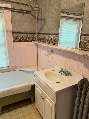 Building Photo - 252 N Main St